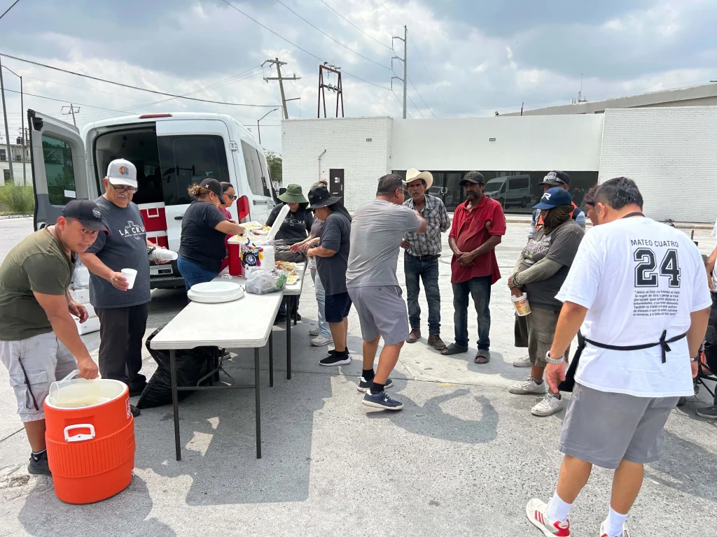 Llevan alimento y mensaje de esperanza a personas vulnerables en Reynosa 1 825311086 2038251446877085 4752739283017792467 n