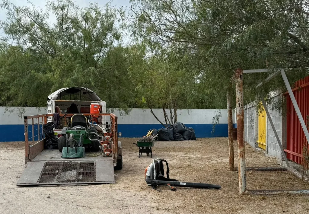 Limpian a profundidad primaria de Villa Florida tras mordedura de serpiente 2 827677256 1120068687109561 5395260874020281530 n