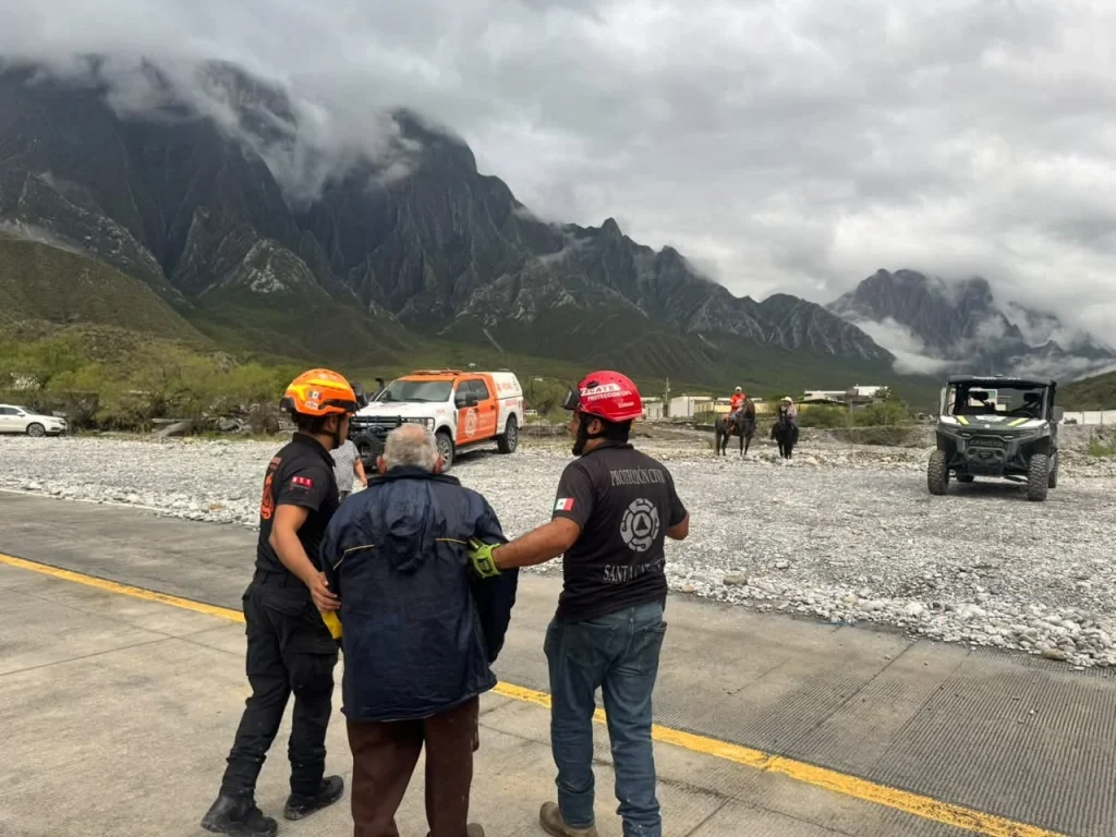 Rescatan a adulto mayor incomunicado en la Huasteca 1 830668315 1440636464662523 3552852677983377842 n
