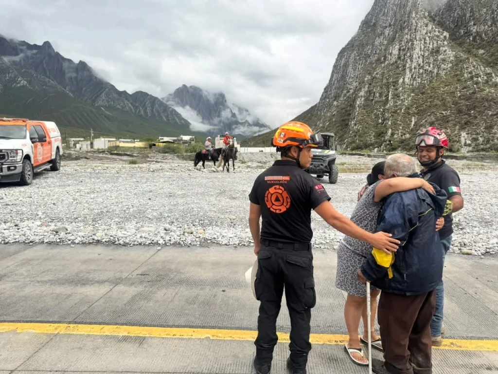 Rescatan a adulto mayor incomunicado en la Huasteca 2 833345132 1098391142559689 3037950826366830663 n