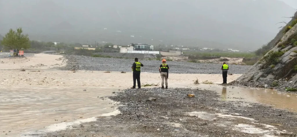 Monitorean ríos y arroyos ante lluvias en Nuevo León 3 834122166 1993124408028207 5495925633362273446 n