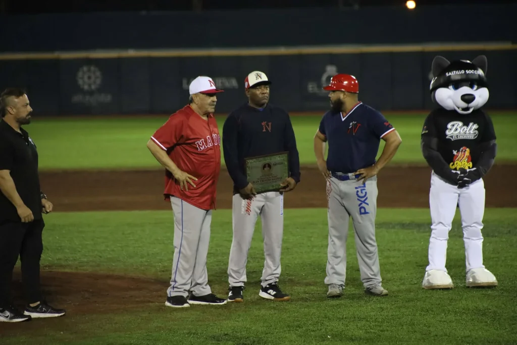 Reconocen a Juan Treviño, leyenda viviente del béisbol reynosense 1 834720495 29787196687536716 5733373189009797305 n
