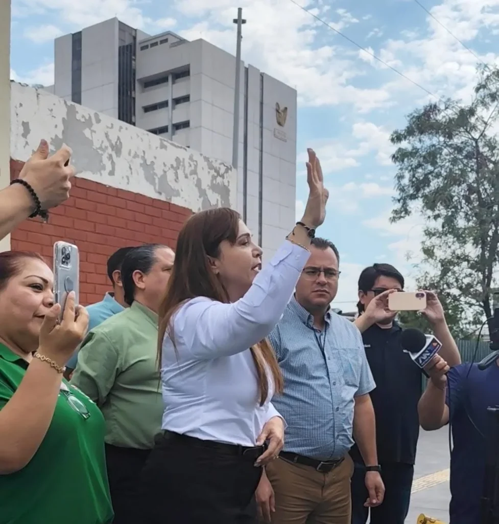 Exigen aumento salarial trabajadores del IMSS en Monterrey; bloquean avenida Lincoln 1 839064146 1867117447777813 3453663346310598425 n