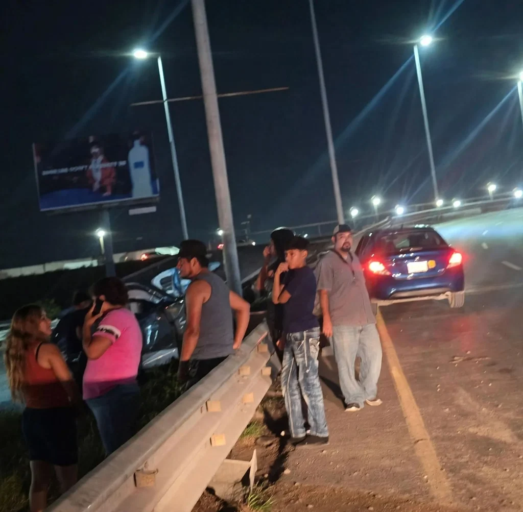 Considerables daños materiales arroja accidente en el Libramiento Monterrey-Matamoros 2 840439215 1866758970959116 5753983889347795845 n