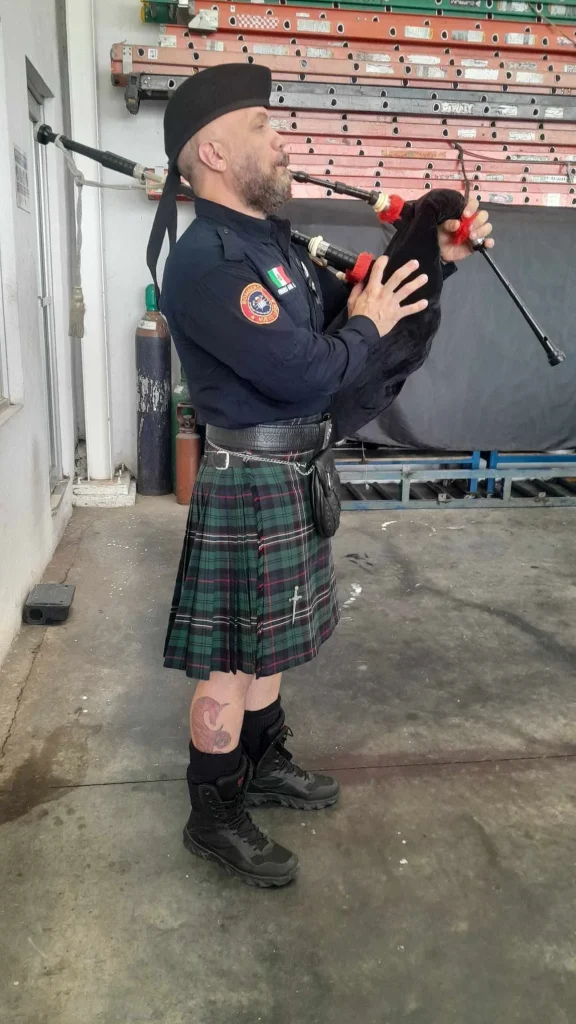 De Escocia a San Nicolás; gaita fúnebre en despedida de Melissa de 18 años 2 842280763 28278244138525025 571144410481076936 n