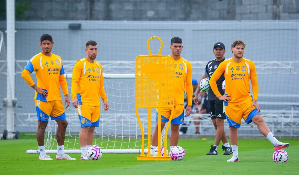Asiste Rafa Márquez a práctica de Tigres 6 843372321 1033438206435071 7964111403650055903 n