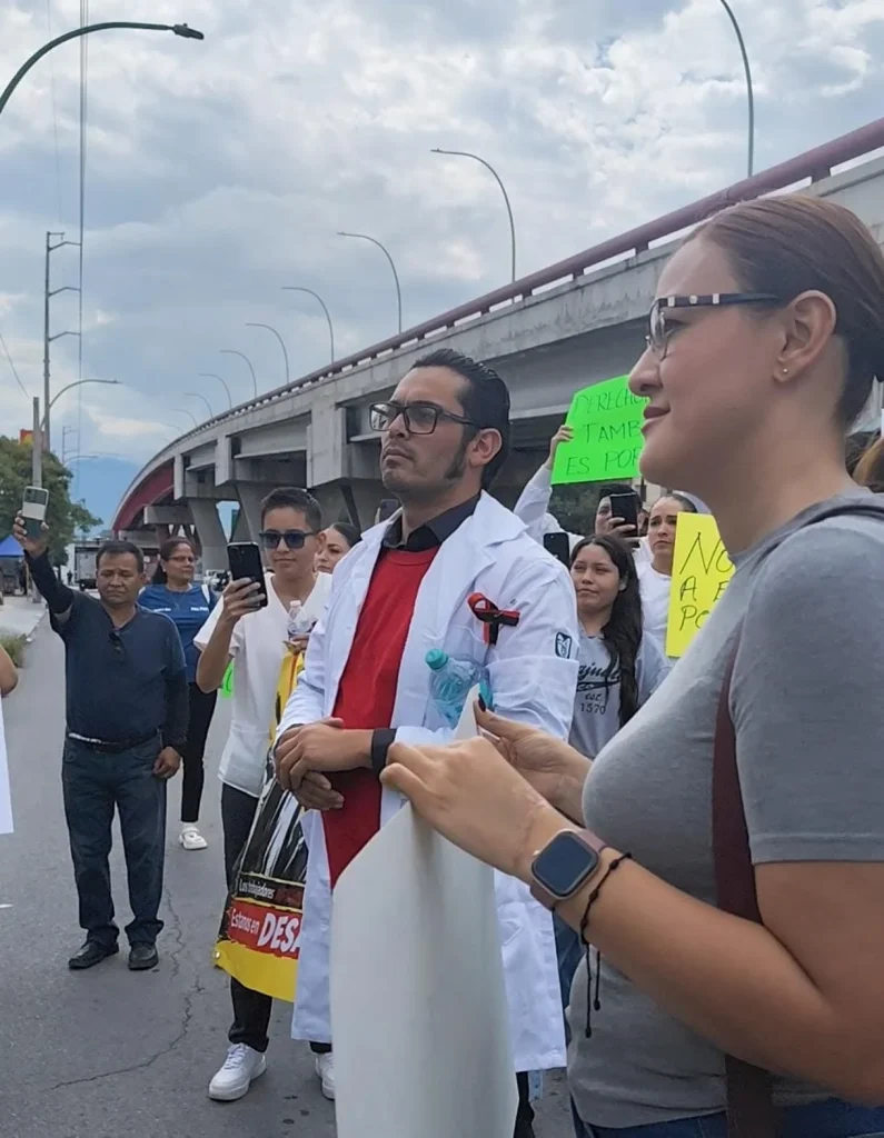 Exigen aumento salarial trabajadores del IMSS en Monterrey; bloquean avenida Lincoln 2 843433347 1463750158994094 6825196432133702161 n