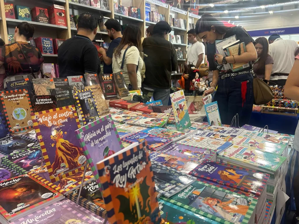 Arranca con lleno Feria Internacional del Libro Monterrey 1 843493625 1807257356964832 6854440348414238971 n
