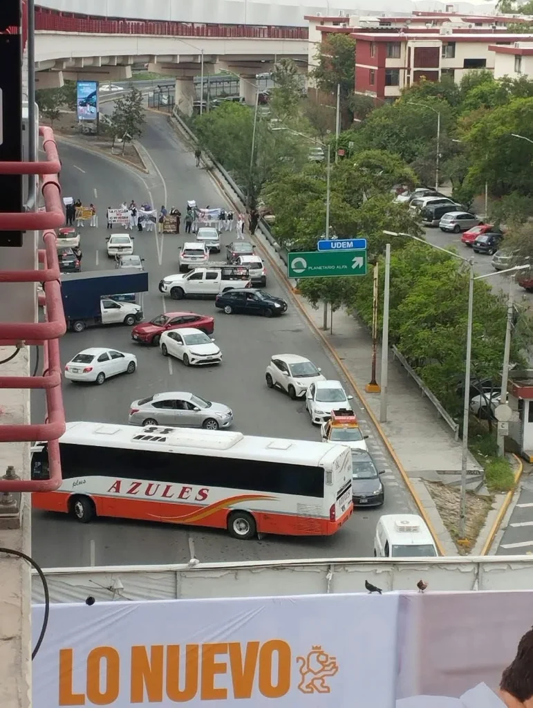 Trabajadores del IMSS mantienen y amplían protestas en Nuevo León 3 844175443 2276989902869961 2939401969188520299 n