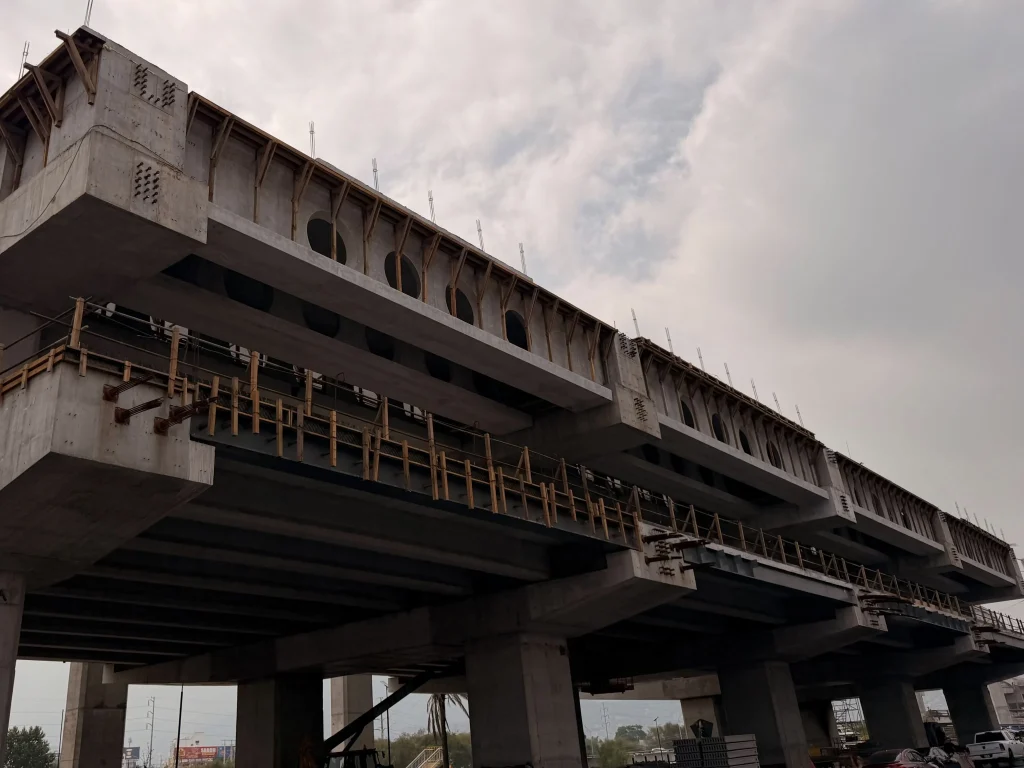 ¿Por dónde subirá el peatón? Estación Hospital de Ginecología luce sin escaleras 4 847728972 2327942791291594 7508718473657169774 n