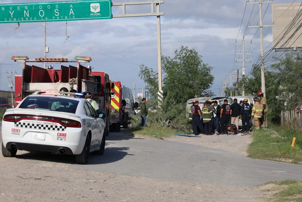 Volcadura deja una persona fallecida en la carretera Reynosa-Río Bravo 1 Un vehículo volcado a un costado de la carretera Reynosa-Río Bravo.