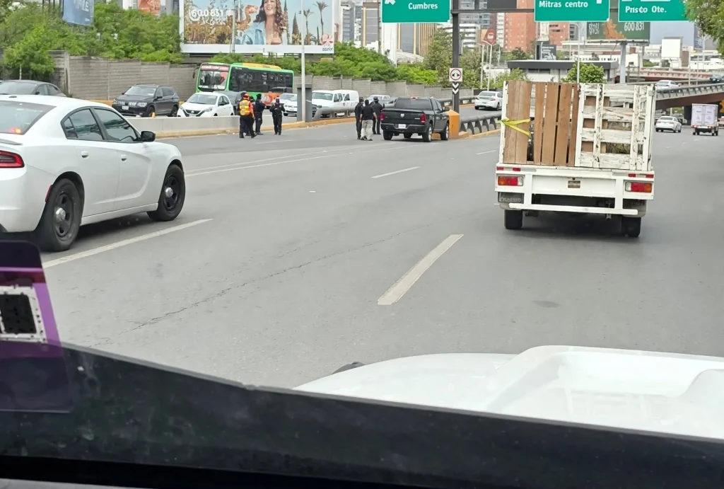 Ejecutan a dos en su auto en Monterrey 1 848222911 1822790395411337 6477614431452680473 n