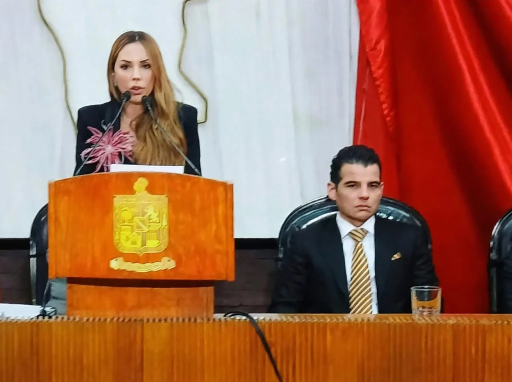 Congreso de NL declara incumplimiento de Samuel García en entrega de 5º. Informe 2 Sesión solemne en el Congreso de Nuevo León donde se acusó incumplimiento de Samuel García.