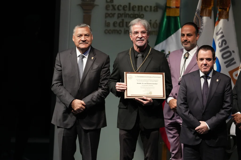 UANL entrega medalla Dr. José Eleuterio González a tres médicos 1 851365708 28849296854686708 1741816349751773445 n