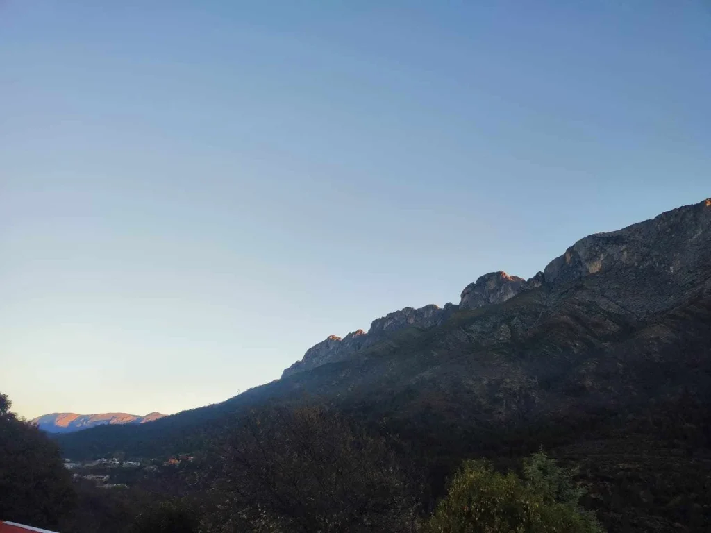 Se registra en Santiago primera helada de la temporada en NL 1 Panorama gélido por la primera helada registrada en la Sierra de Santiago.
