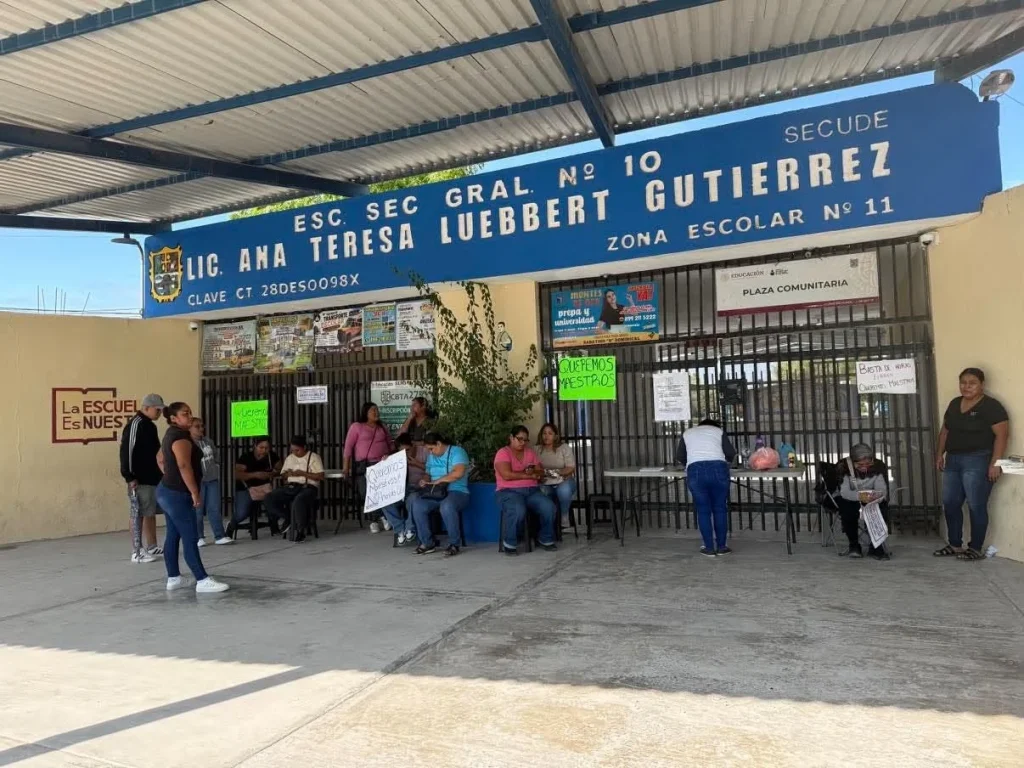 Cubren falta de maestros en secundaria Ana Teresa Luebbert 2 Instalaciones de la secundaria general en Reynosa tras atenderse la falta de maestros.