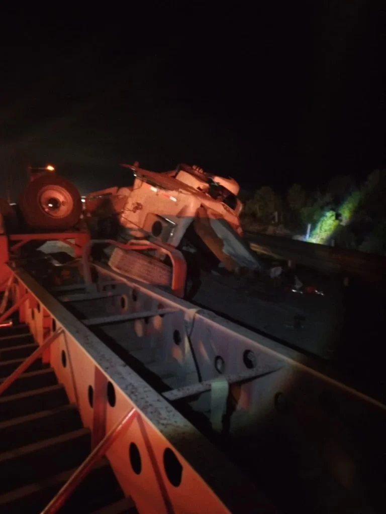 Volcadura de trailers deja un muerto en la Carretera a Laredo 5 856141739 1123214890104021 4132426065651623551 n