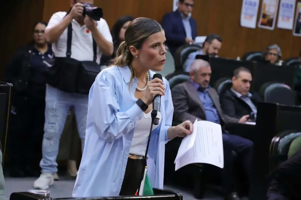 Llevan diputados del PAN bolsas de basura al titular de Simeprode durante Glosa de Informe 1 856238997 2333684980805092 5263936198737643482 n