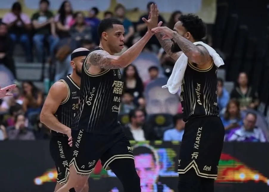 Fuerza Regia se adelanta sobre Chihuahua en los Playoffs 1 Jugadores de Fuerza Regia durante el partido de Playoffs ante Dorados de Chihuahua.