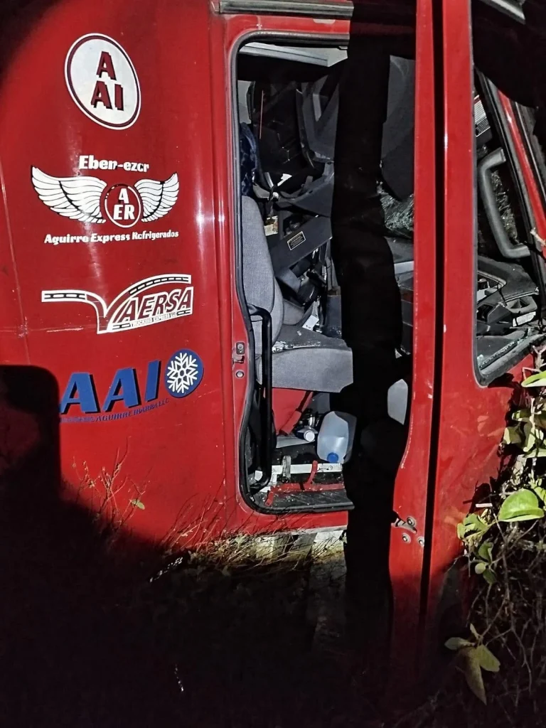 Volcadura de trailers deja un muerto en la Carretera a Laredo 3 858310602 1467197855265892 5834722248183584821 n