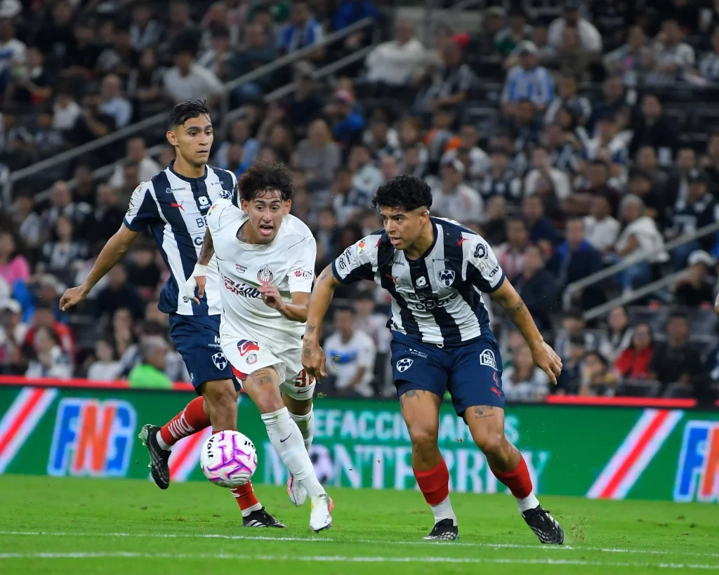 Chivas vence a Monterrey 1-0 durante aguacero 25 859413745 2323637991751848 6590489340687437680 n