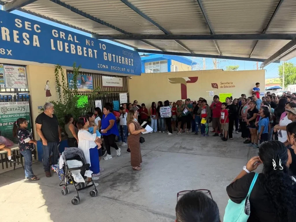 Aumentan protestas por falta de maestros en secundaria Ana Teresa Luebbert 5 859694510 1782307749530931 6926039249874124759 n