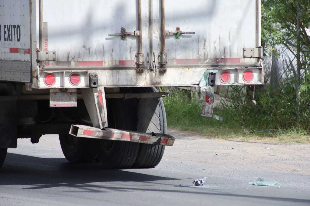 Muere estudiante en choque contra tráiler; hay cuatro lesionados 3 859791231 1415747950272466 1296707577625784128 n