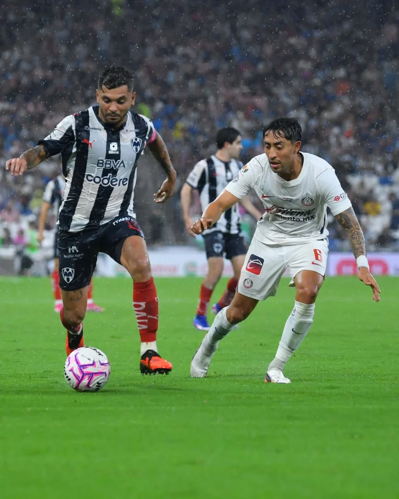 Chivas vence a Monterrey 1-0 durante aguacero 23 863783167 1461953195894446 2830876508047010182 n