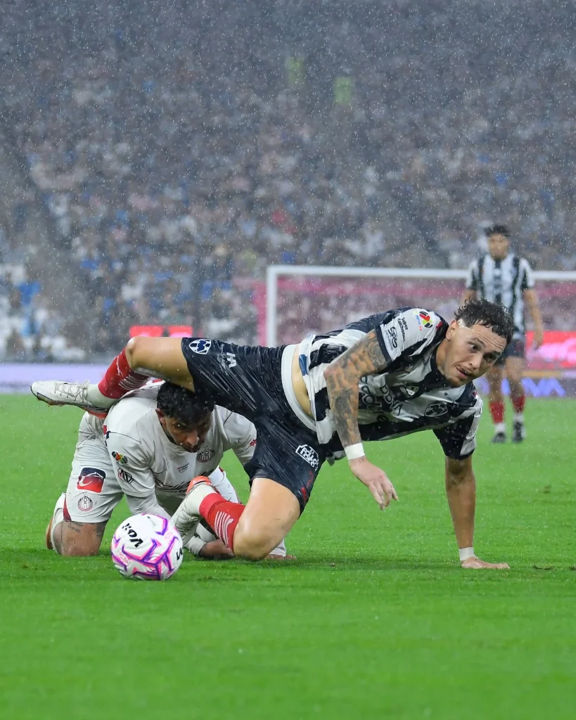 Chivas vence a Monterrey 1-0 durante aguacero 18 864617762 1469562341685011 7579103462021453221 n