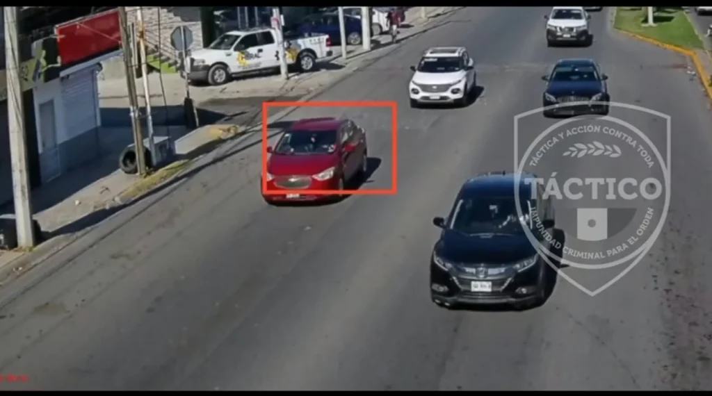 Gracias a cámaras, recuperan dos autos robados y capturan a ladrones 2 Operativo policial donde recuperan dos autos robados en el municipio de Guadalupe.