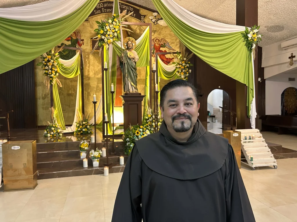 Esperan miles de fieles por San Judas Tadeo en Reynosa 1 Fieles católicos reunidos en la parroquia durante las festividades de San Judas Tadeo en Reynosa.