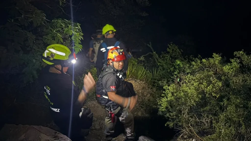Rescate nocturno en La Huasteca; localizan a joven extraviada 4 870388809 1137751175338587 8760040902862581000 n