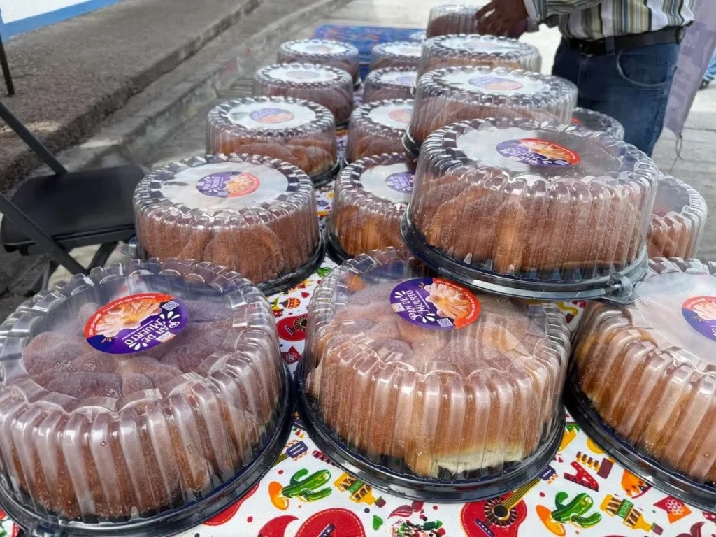 Inicia Grupo Despertar tradicional venta de pan de muerto 1 873437715 1512209071122833 9109023452431731459 n