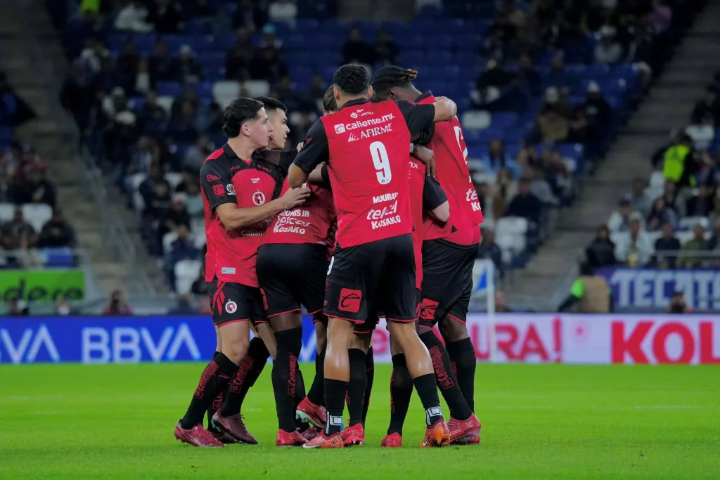 Entrenará Xolos en el CET previo a visita a Rayados 2 Jugadores de Tijuana realizarán prácticas como parte del entrenamiento de Xolos en el CET.