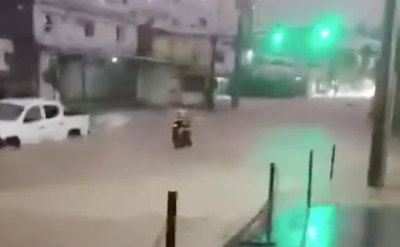 Lluvias de Nuevo León dejan siete personas rescatadas 1 persona atrapada por las lluvias de Nuevo León atendido por corporaciones de auxilio.