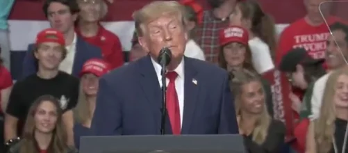 Trump lanza piropo a Nicki Minaj durante mitin republicano 2 Captura de Pantalla 2026 10 27 a las 9.38.46