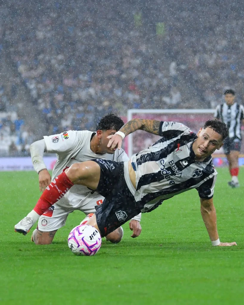 Chivas vence a Monterrey 1-0 durante aguacero 24 Chivas derrota Monterrey 4