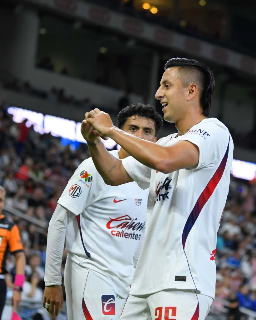 Chivas vence a Monterrey 1-0 durante aguacero 4 Chivas derrota Monterrey 5