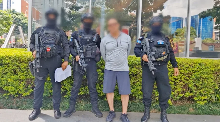 Detienen en Guatemala a mexicano buscado por enviar fentanilo a EU 1 DETENIDO 34