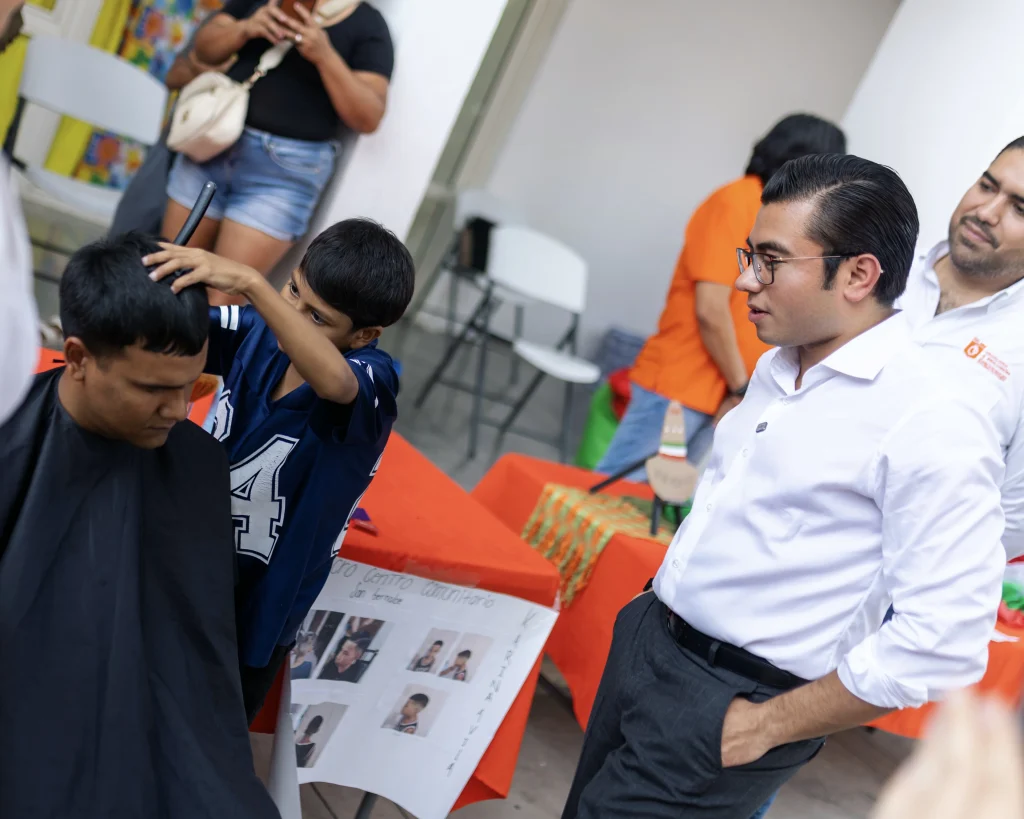 Félix Arratia fortalece centros comunitarios 2 FOTO 03