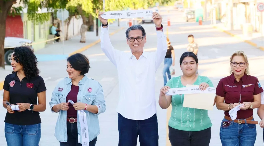 Gobierno de Madero pavimenrtacion Gobierno de Madero, inauguración de la obra de pavimentación en la calle 23 encabezada por Erasmo González Robledo.