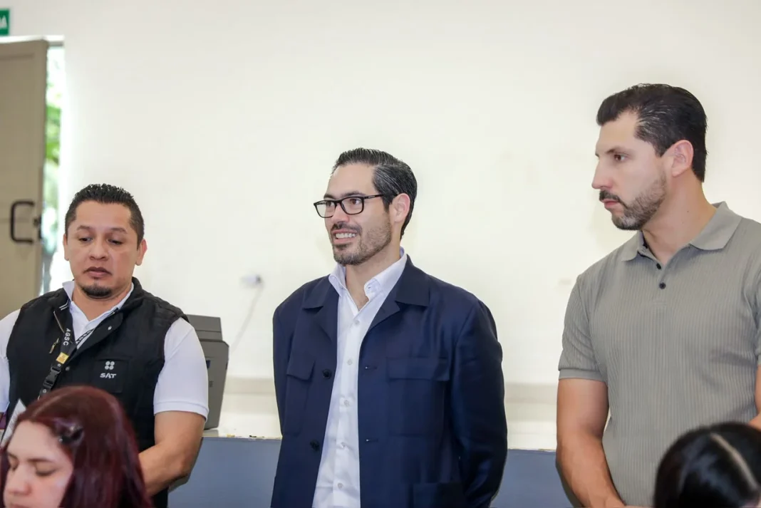 SAT oficina movil Santiago-5 Abre David de la Peña puertas de Santiago a oficina móvil del SAT