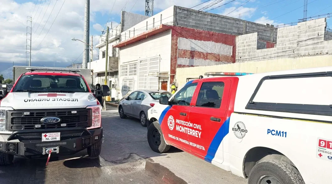 Zanja de AyD ocasiona muerte de trabajador Rescatistas atienden accidente en Monterrey por colapso de zanja en obras de Agua y Drenaje.