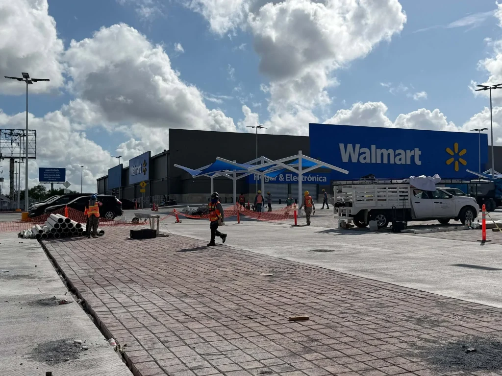 Todo preparado para la inauguración de Walmart-Sam’s en noviembre 3 Trabajos finales en el complejo comercial previo a la inauguración de Walmart-Sam’s en Reynosa.