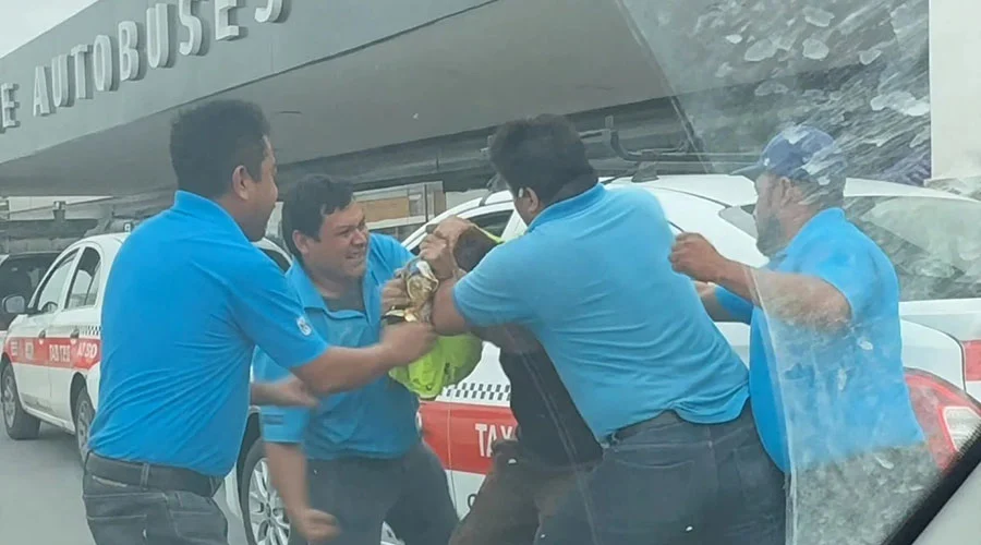 agresion-central-de-autobuses-reynosa Presunta agresión de taxistas registrada en la Central de Autobuses de Reynosa.