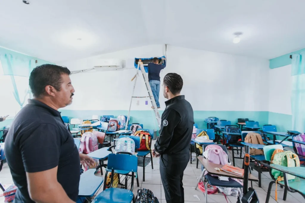 Supervisa José Alberto Granados Fávila trabajos de mantenimiento en primaria 2 alberto granados mantenimiento 3