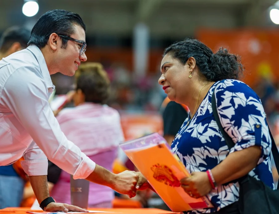 Amplía Félix Arratia "Ayudamos de Cerca" con más de 50 trámites y servicios 2 ayudamos de cerca arratia 3