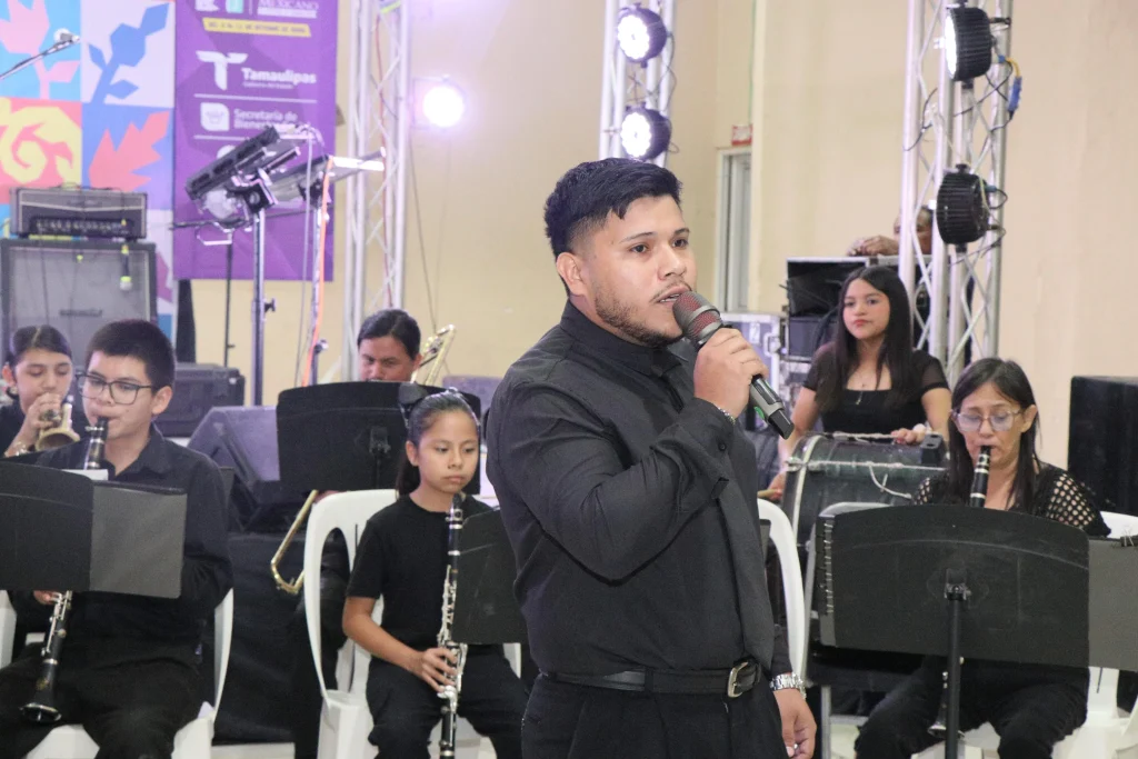 Con música de cumbia y regional de Jhonivan ponen a bailar y cantar a asistentes en San Fernando 8 b7f3441f a718 4b3c 85a8 bf99ecd2fd12