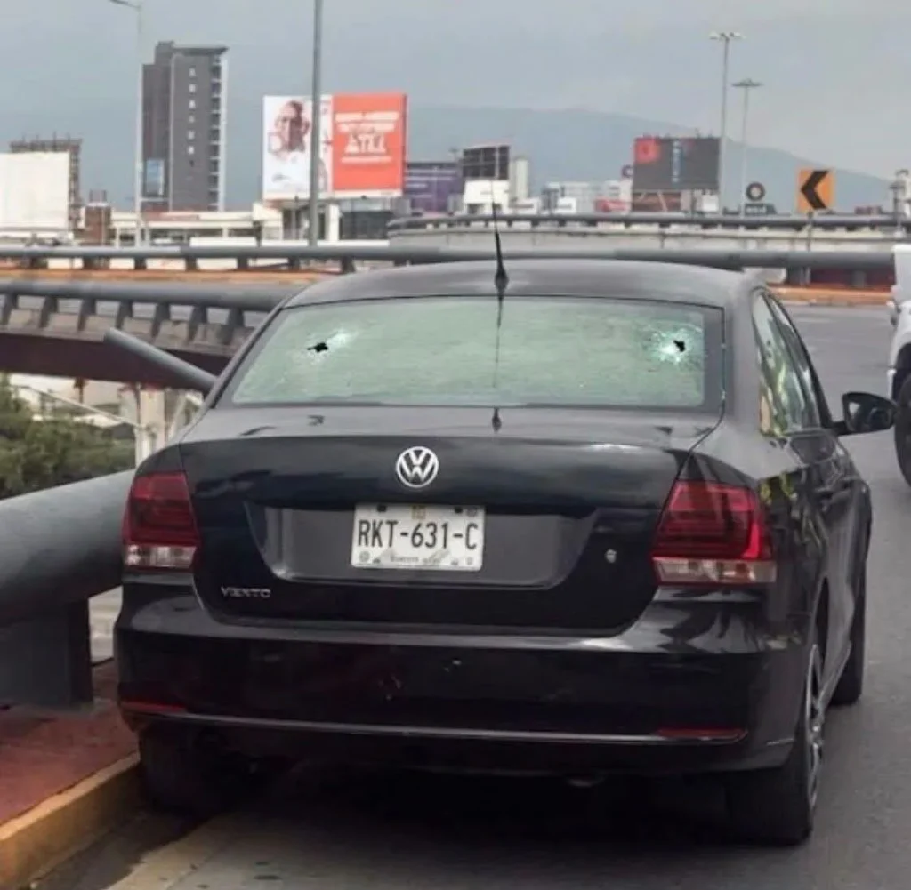 Ejecutan a dos en su auto en Monterrey 2 b837a41f a0d2 46ab ac04 4285d1e587d5