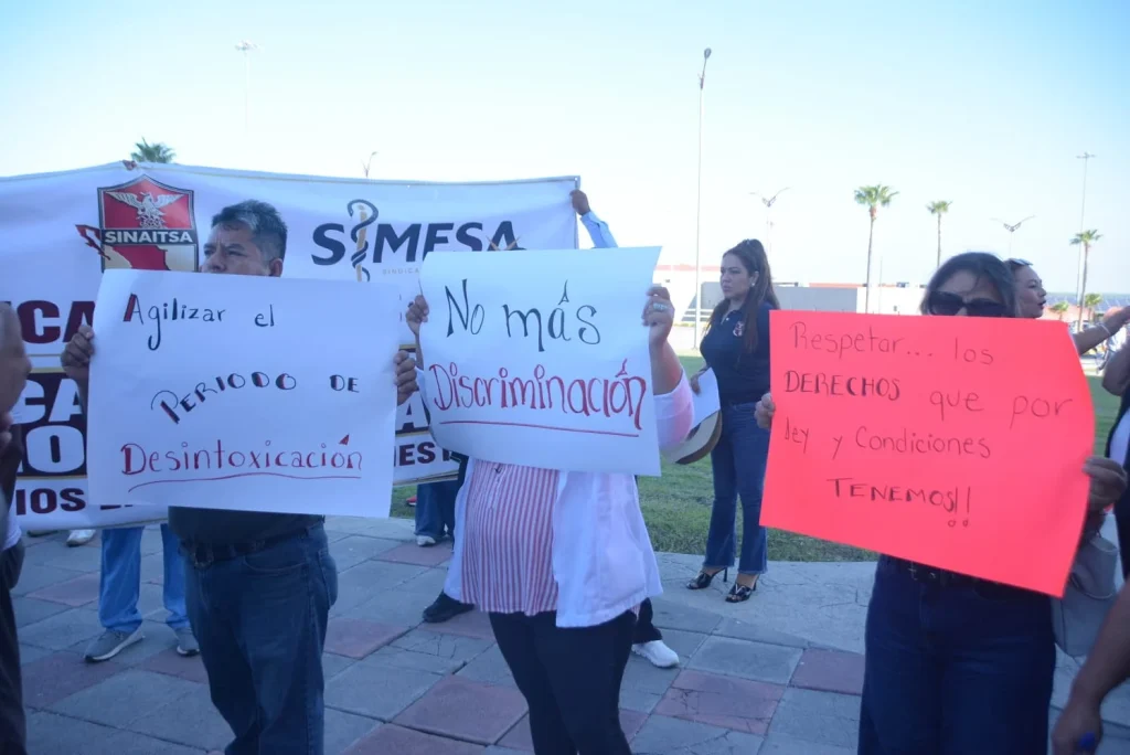 Protestan sindicatos de Salud en Victoria 1 Protesta de los sindicatos de Salud en la Torre Bicentenario de Ciudad Victoria.